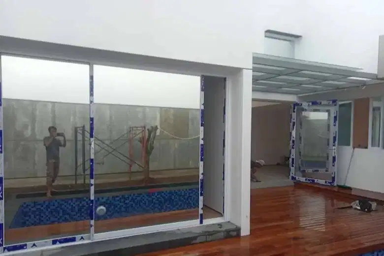 Pusatnya Kaca film oneway & stiker satu arah unt rumah & kantor