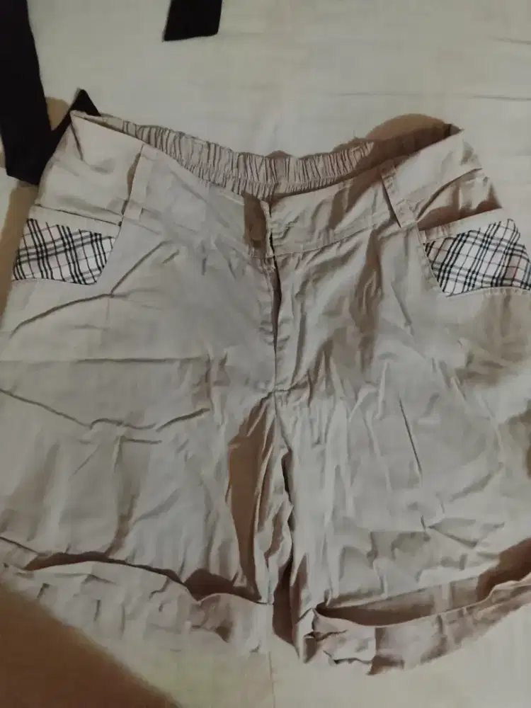 Dijual Bekas Celana Pendek (2pcs)