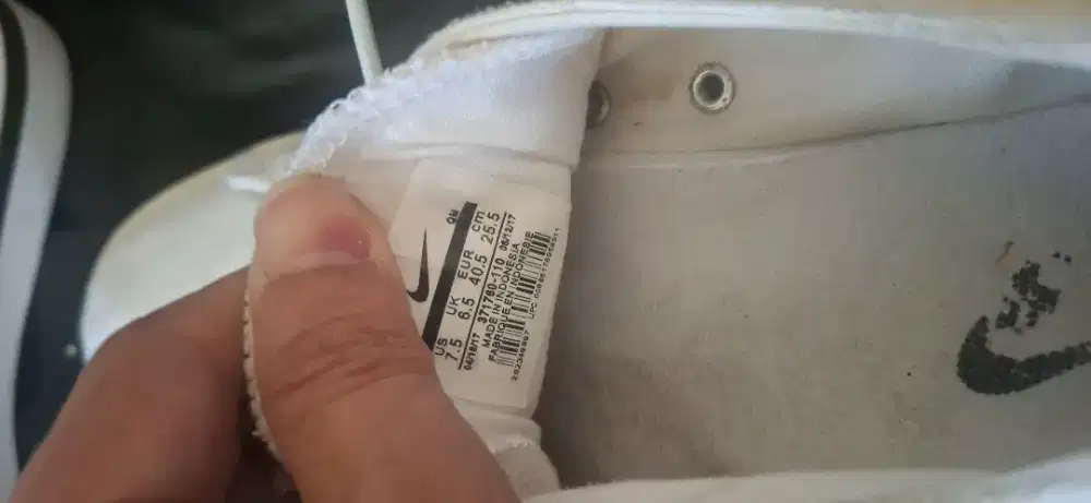 Sepatu Nike kanvas