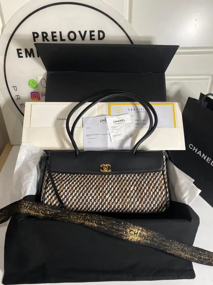 Preloved Small Urban Essential East West Shopping Tote Black