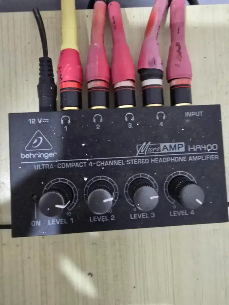 Behringer HA400