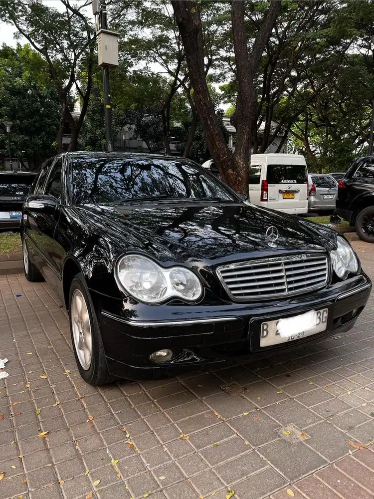 Dijual Mercedes C-class W203 C240 elegance 2004 hitam