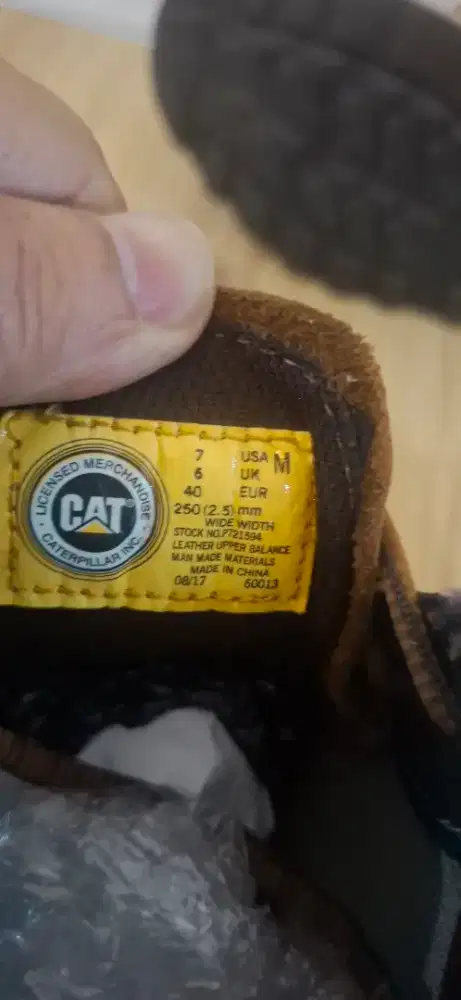 Sepatu boots cat