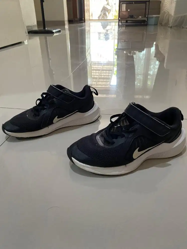 Prelove sepatu anak Nike