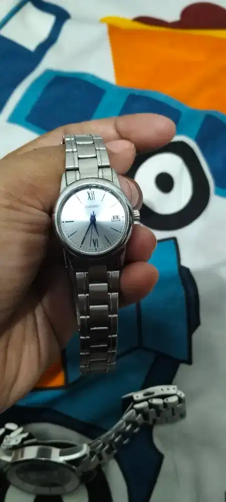 Jam tangan wanita