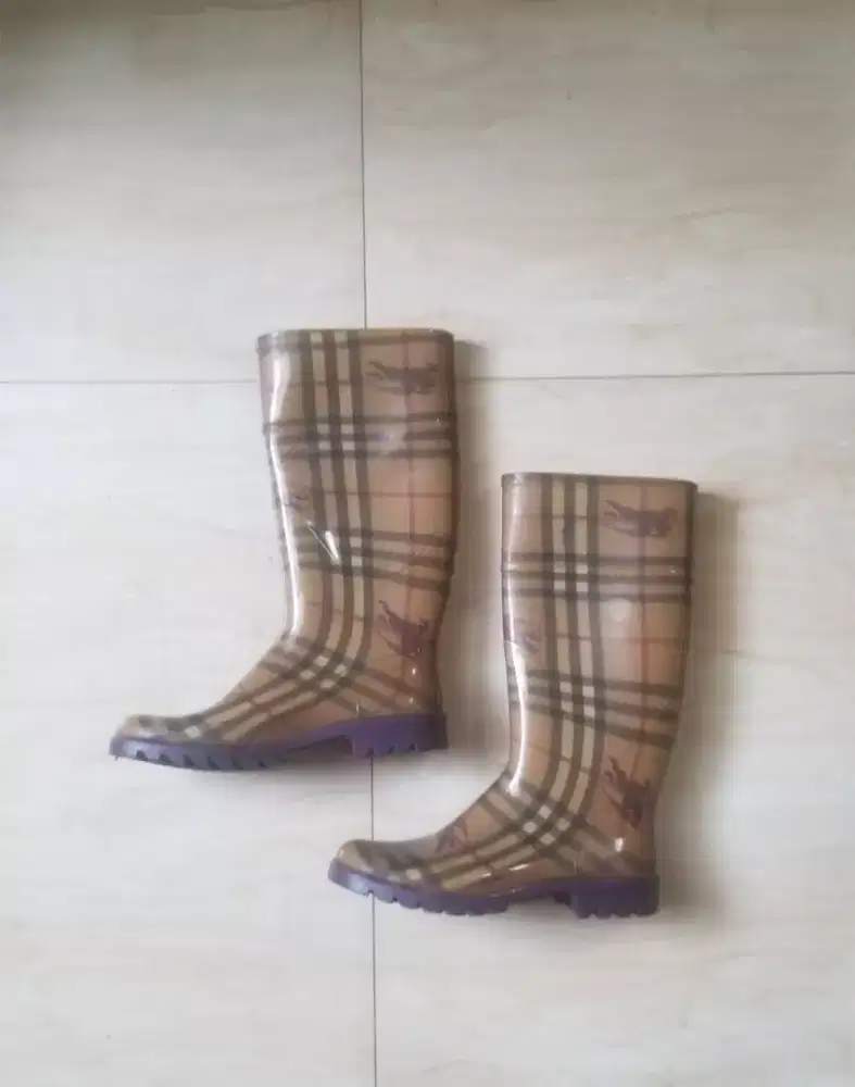 Burberry boots original size 36