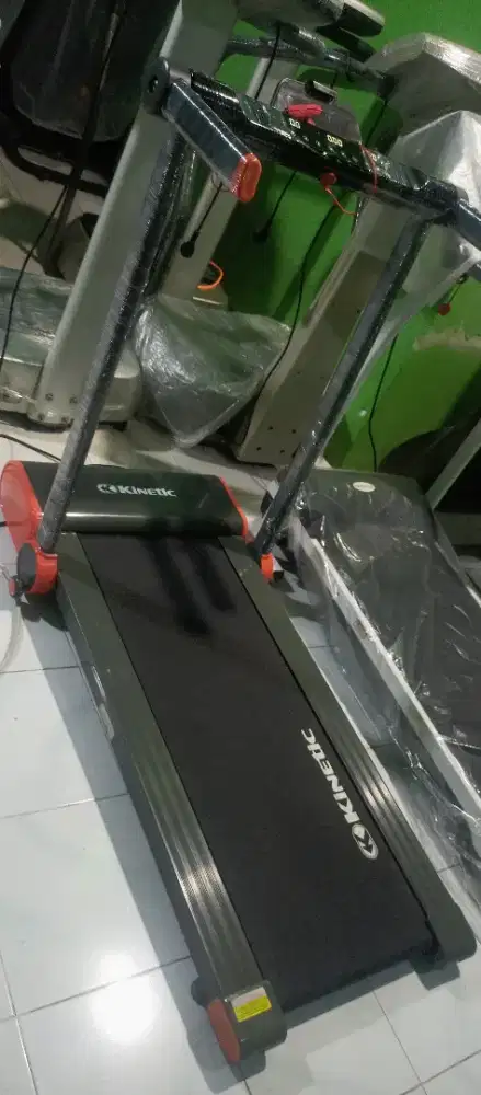 Treadmill elektrik bekas mulussss merk kinetik