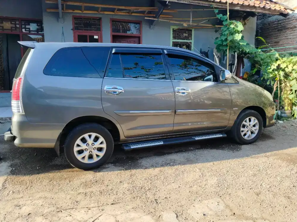 Toyota Kijang Innova 2010 Bensin