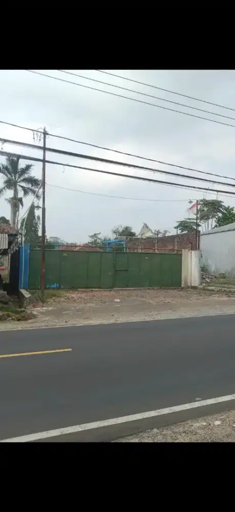 Tanah Pinggir Jalan