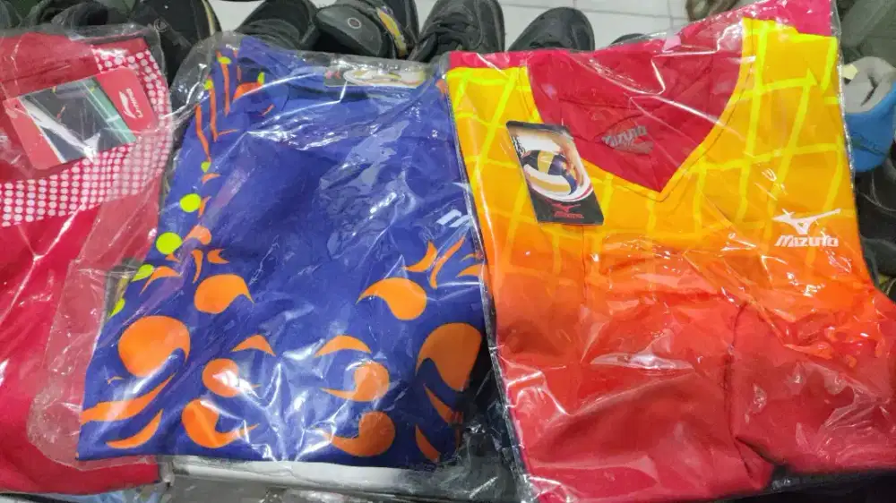 Jual baju volly , baju futsal, bulutangkis dan net volly