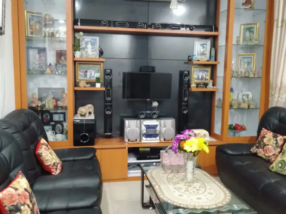 Rumah 3 Lantai di Royal Residence Cakung, LT 90 m² LB 225 m², 4+1 KT, 3 KM, SHM
