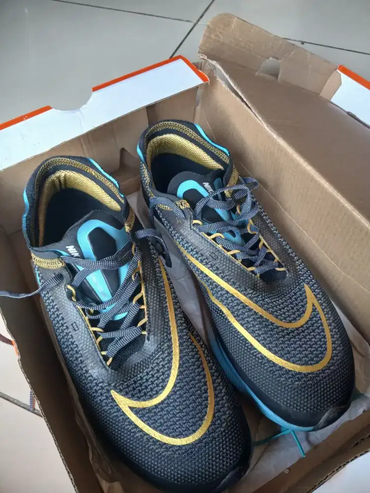 Dijual sepatu nike running original uk 42 like new
