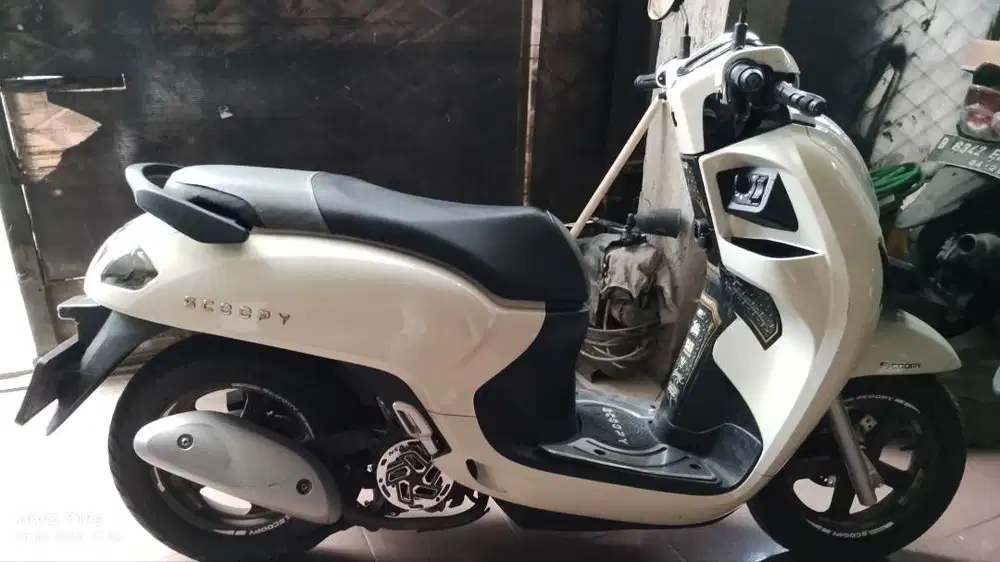 JUAL CEPAT SCOOPY 2025 PUTIH