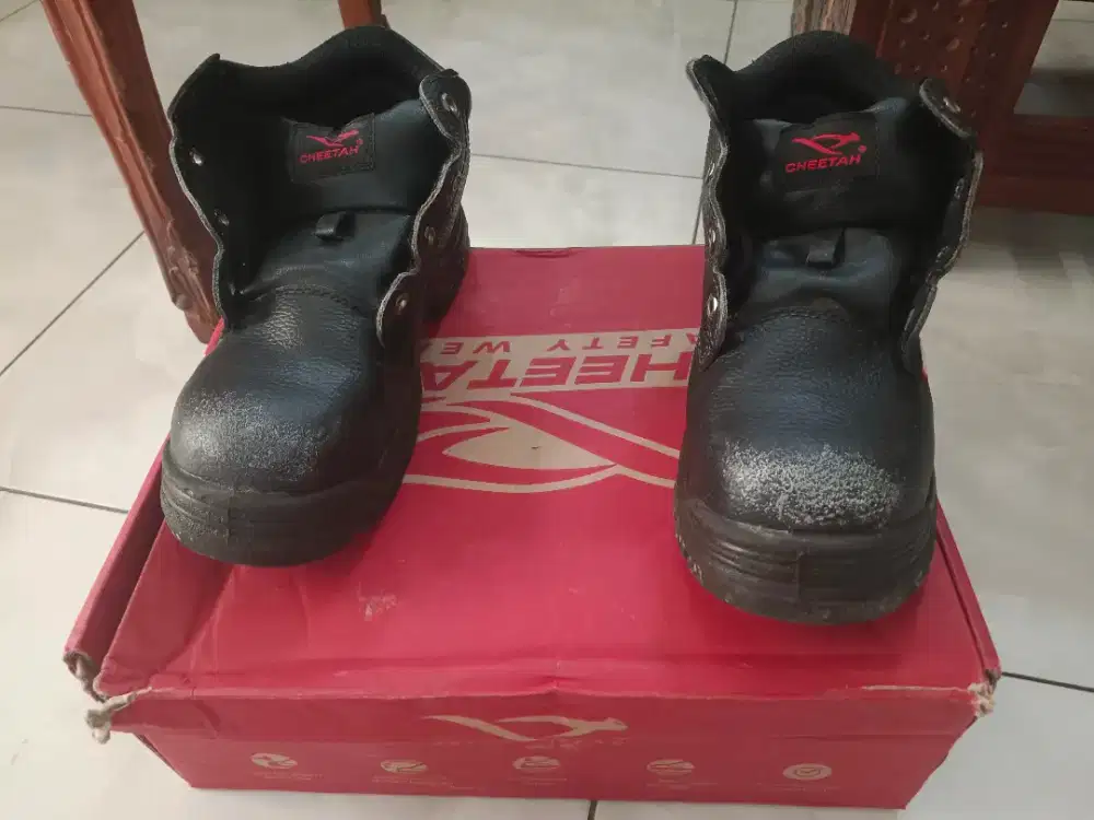 SEPATU SAFETY BLACK SIZE 6
