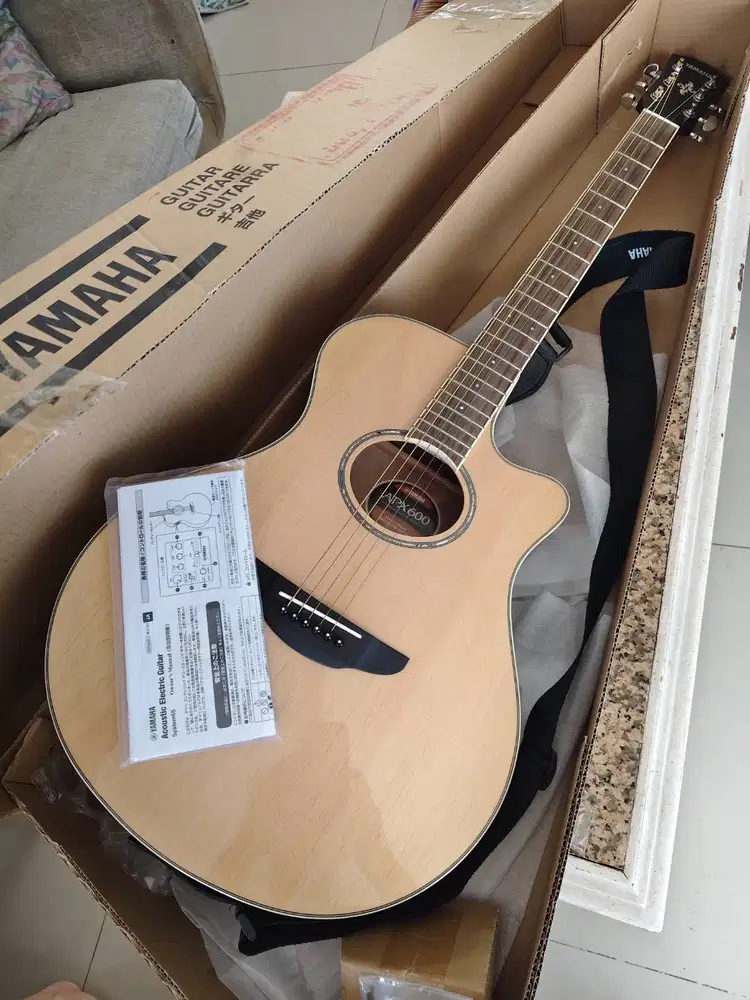 GITAR YAMAHA APX600 [LIKE NEW 98%] ELECTRIC ACOUSTICS - WARNA NATURAL