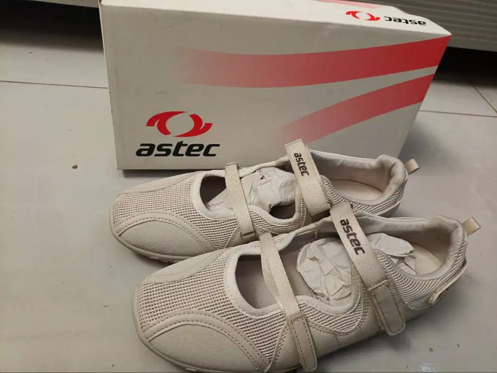 Astec Mary Jane Lifestyle Cream size 38 (23,5) Like New