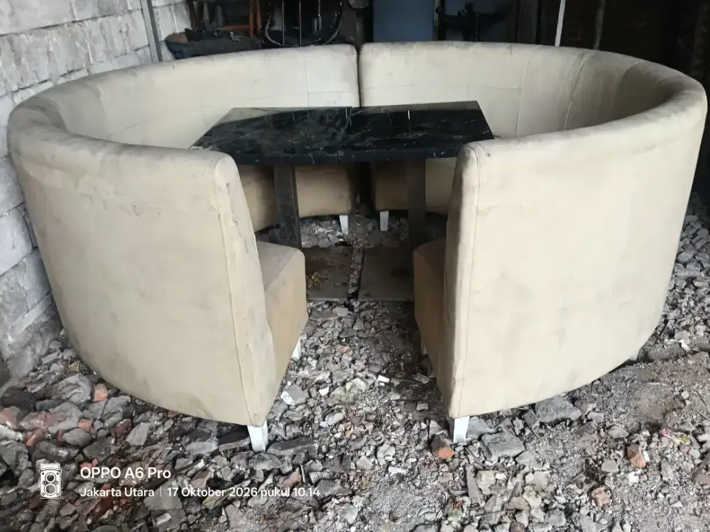 Sofa oval  dan meja