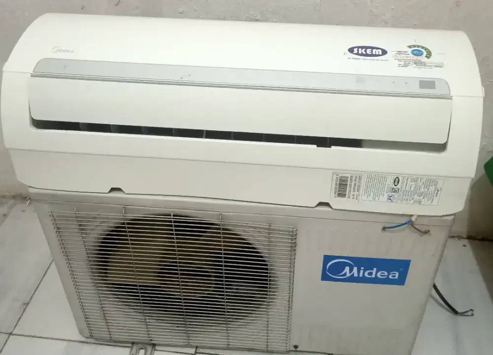 Jual ac midea 1/2pk r 410  low 350watt kondisi 95% ori semua