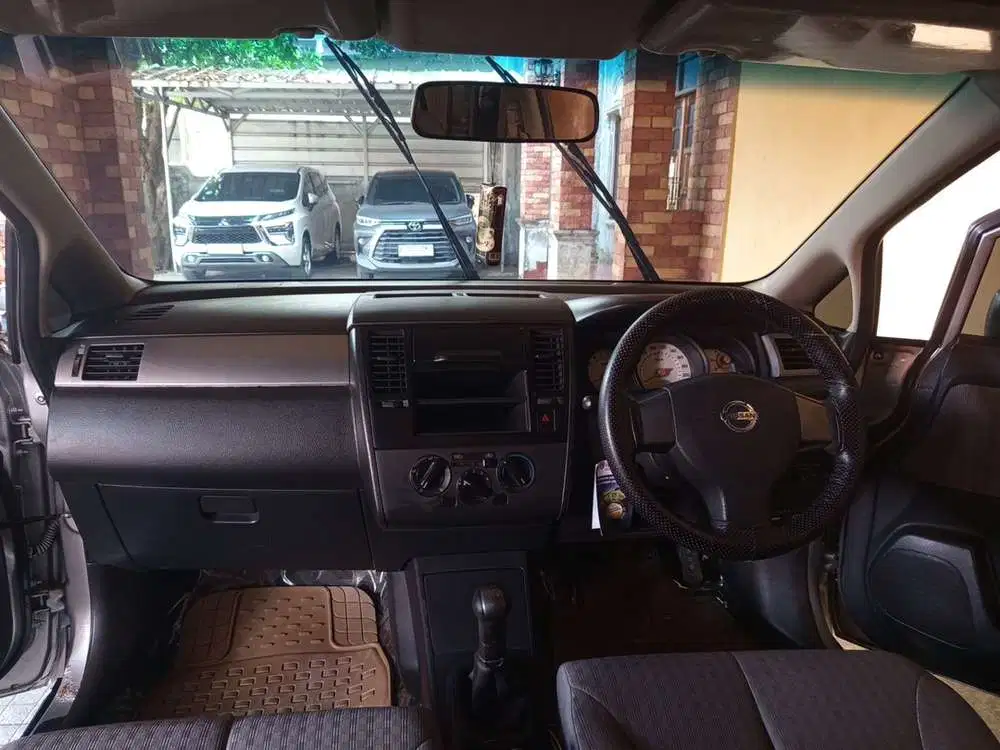 Nissan Latio 2010 Bensin