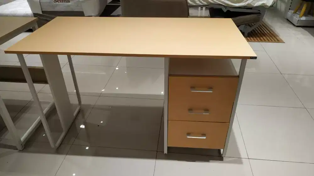 MEJA KERJA BAHAN METAL/BESI