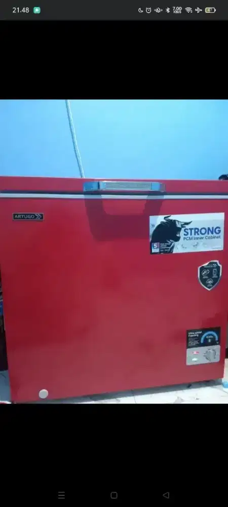 Di jual cepat freezer artugo 210.liter.