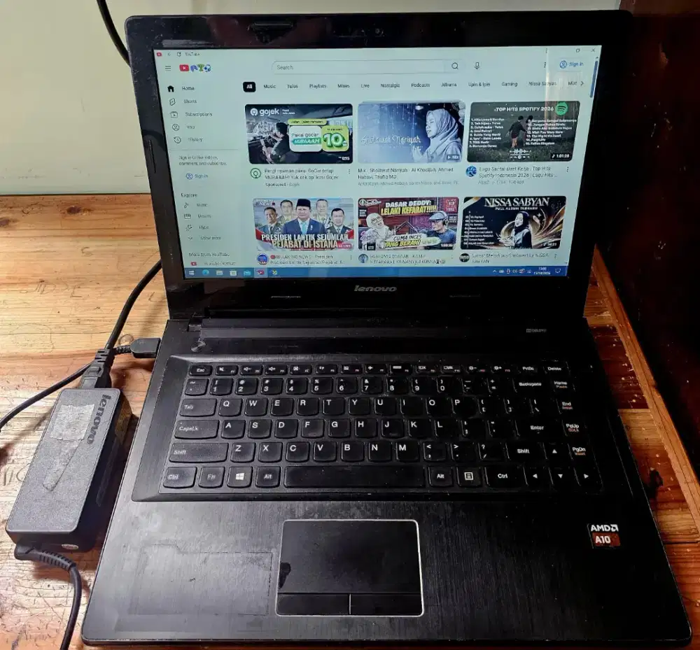 Laptop Lenovo
HDD 320GB
RAM 8GB