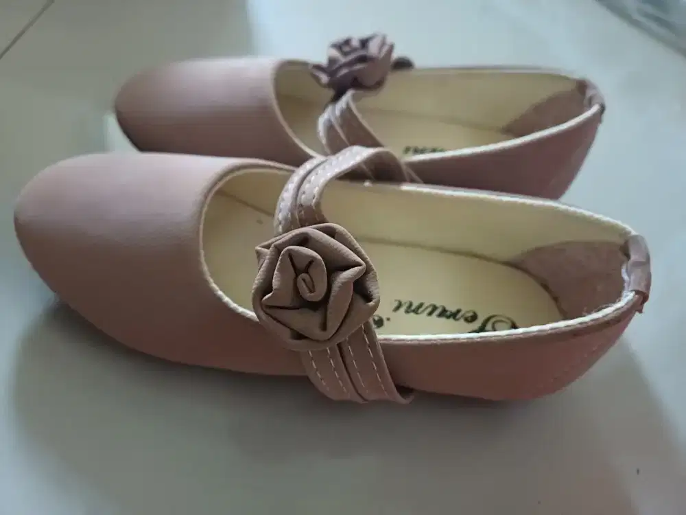 Sepatu anak ukuran 25