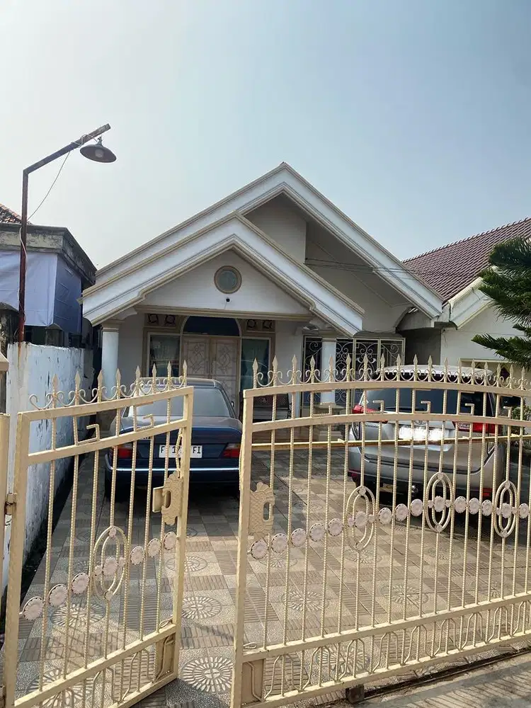 Dijual rumah ditengah kota