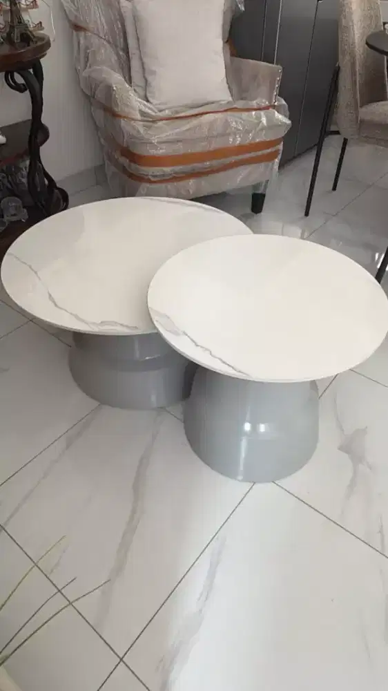 Meja marmer kaki besi