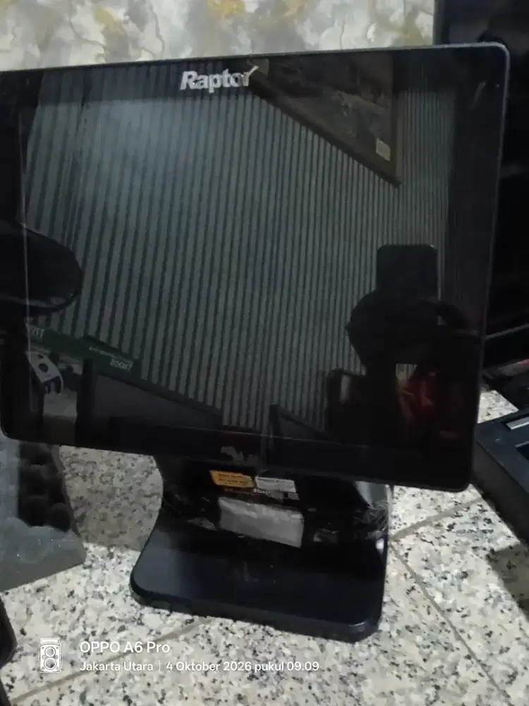 Monitor kasir masih on ori