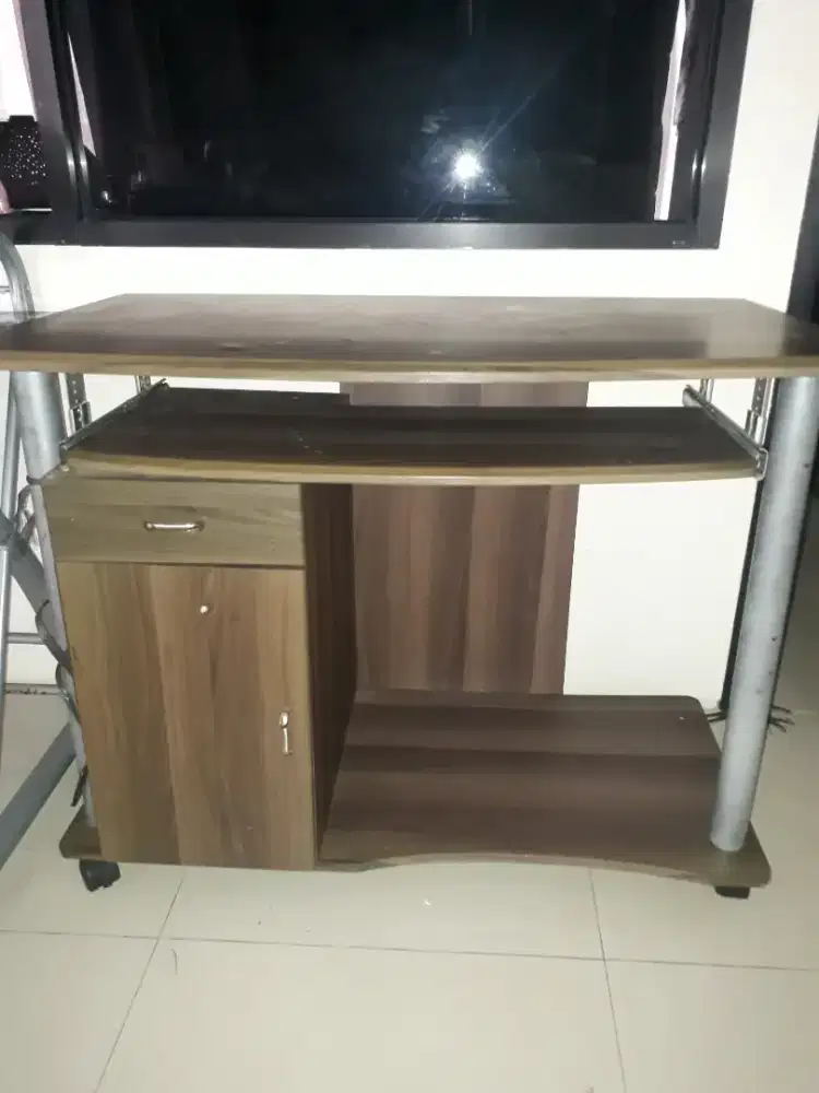 MEJA TULIS INFORMA
