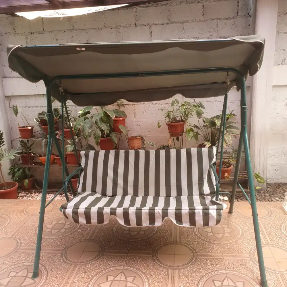 Kursi Ayunan Taman
