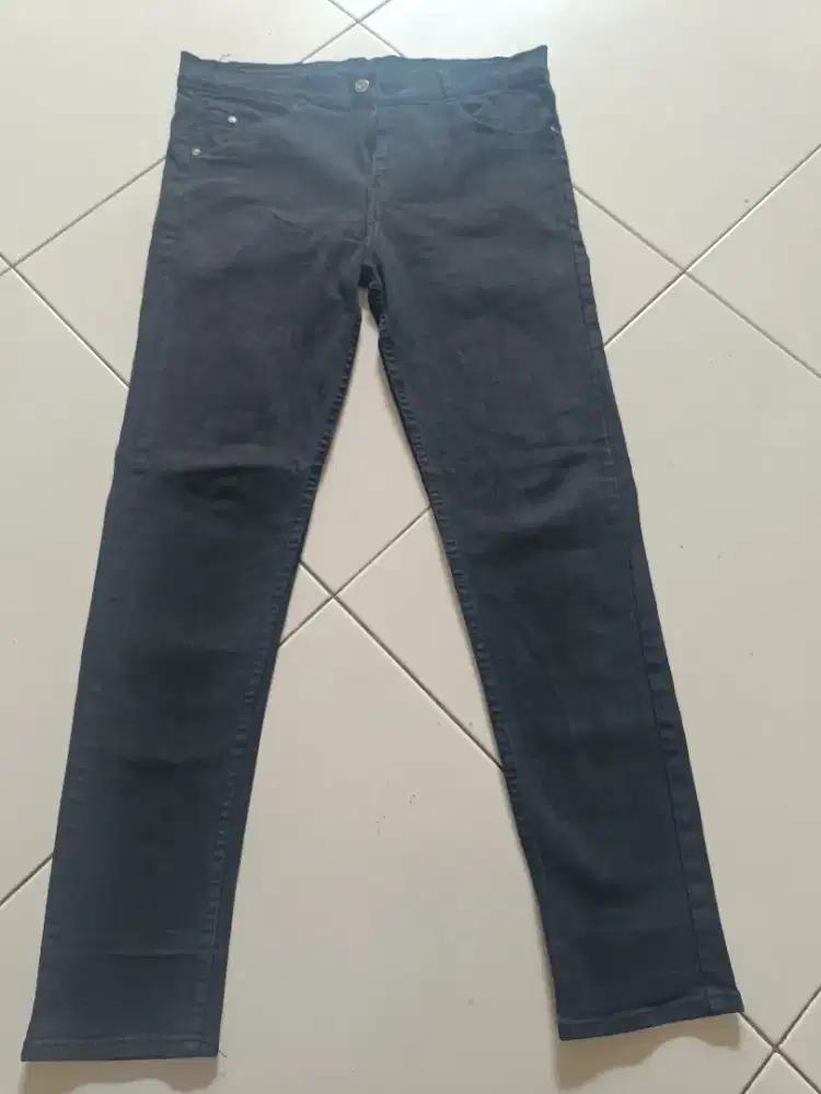 Jeans hitam size 33
