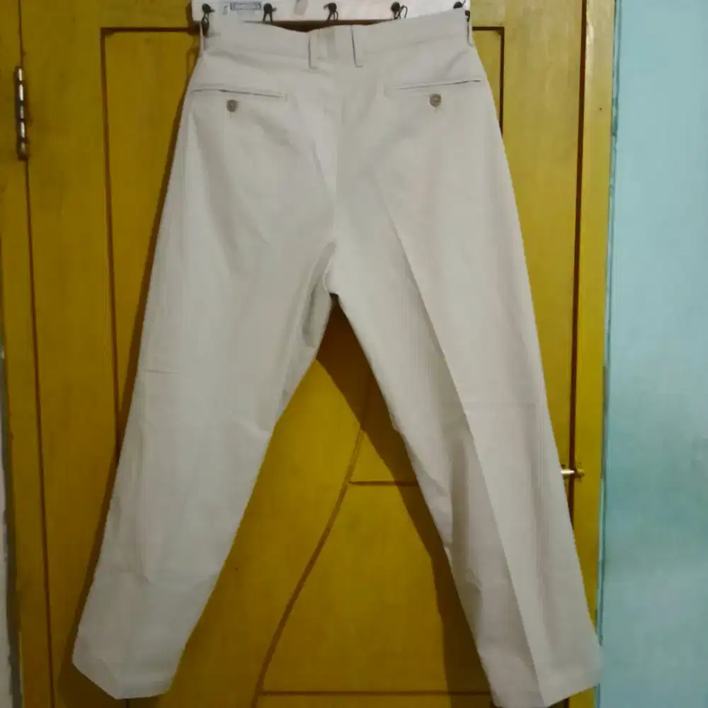 Celana Bahan Pria Warna Cream Size 32