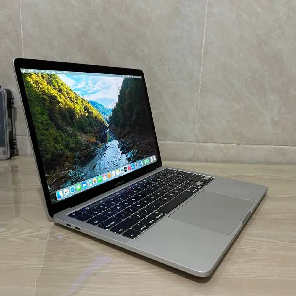Apple Macbook Pro Retina Touchbar 2020 16/256 Mulus SilverLight