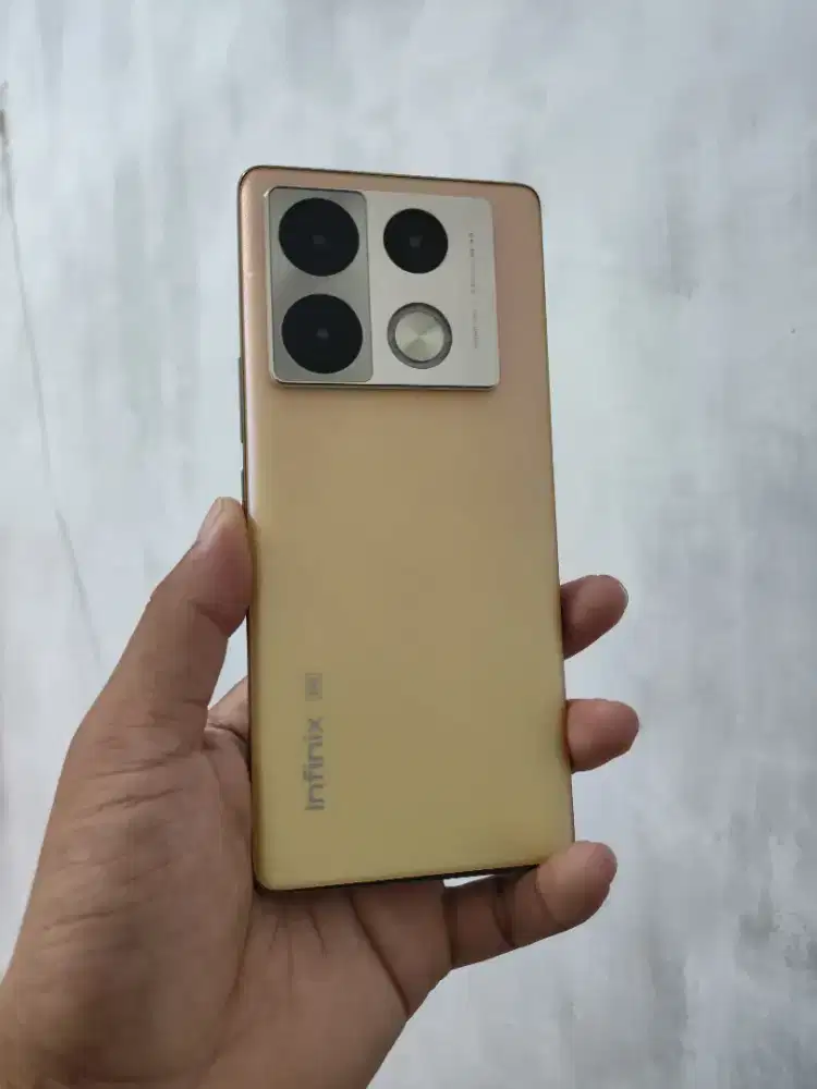 Infinix note 40 pro 5g 8/256 second