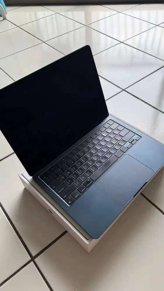 Macbook Air M3 8/256 GB Midnight Blue