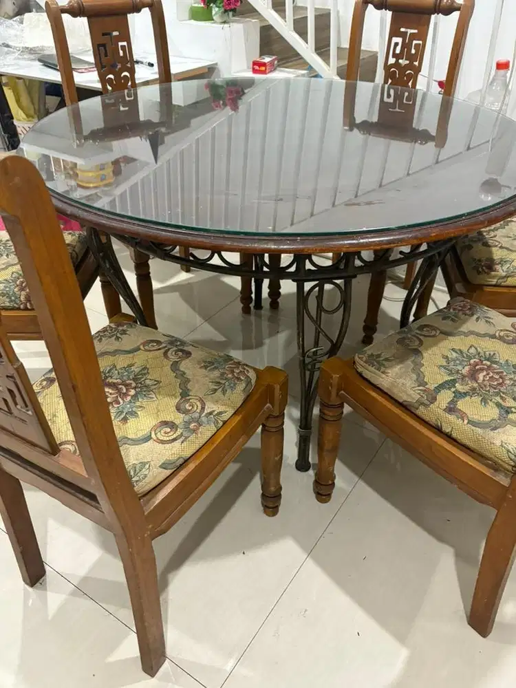 1 Set Meja Makan Bulat + 6 bh Kursi