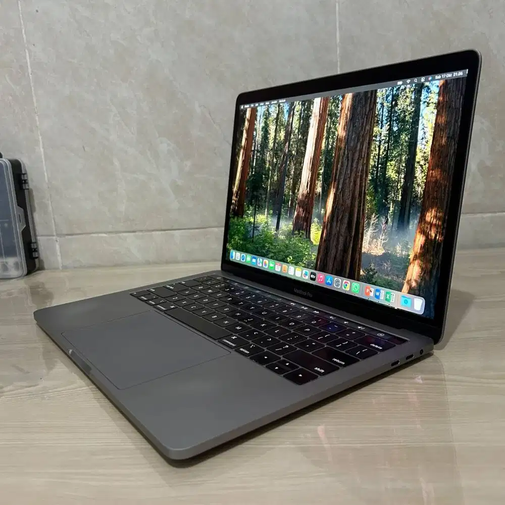 Apple Macbook Pro Retina Touchbar 2018 Core i7 16/512 SSD Gray