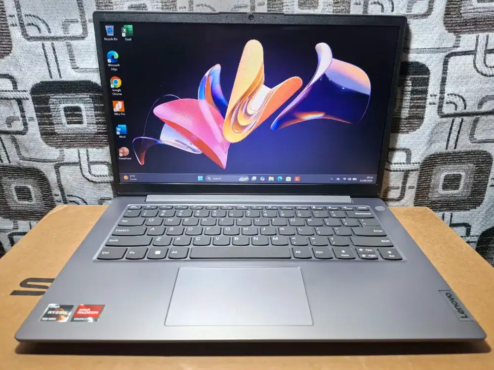 Laptop Lenovo V14 Ryzen 5 ram 8gb ssd 512gb VGA 2gb game grafis cocok