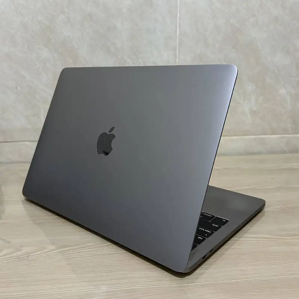 Apple Macbook Pro Retina Touchbar 2018 Core i7 16/512 SSD Gray