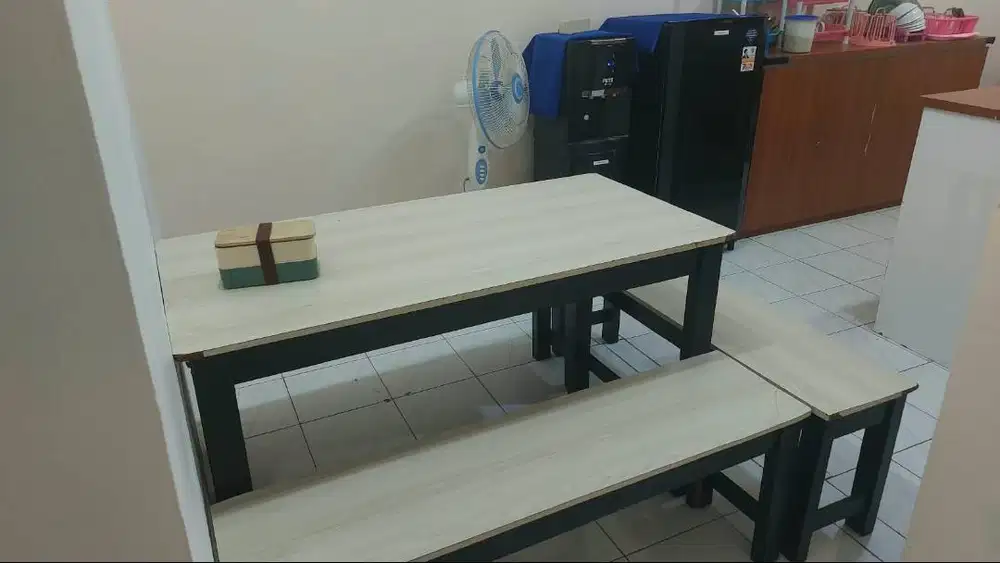 DIJUAL MURAH MEJA, KURSI BAR dan PAPAN TULIS