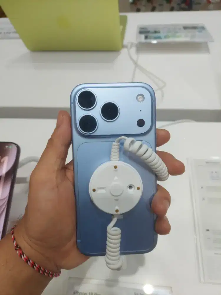 IPHONE 18 PRO GLACIER BLUE
