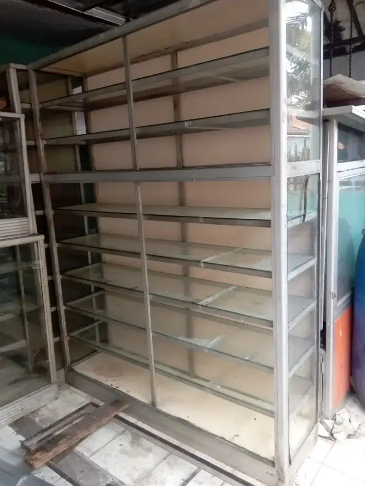 Etalase bekas tinggi 1.9 meter