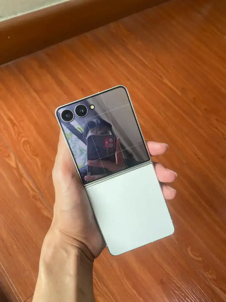 Samsung Galaxy Z Flip 8