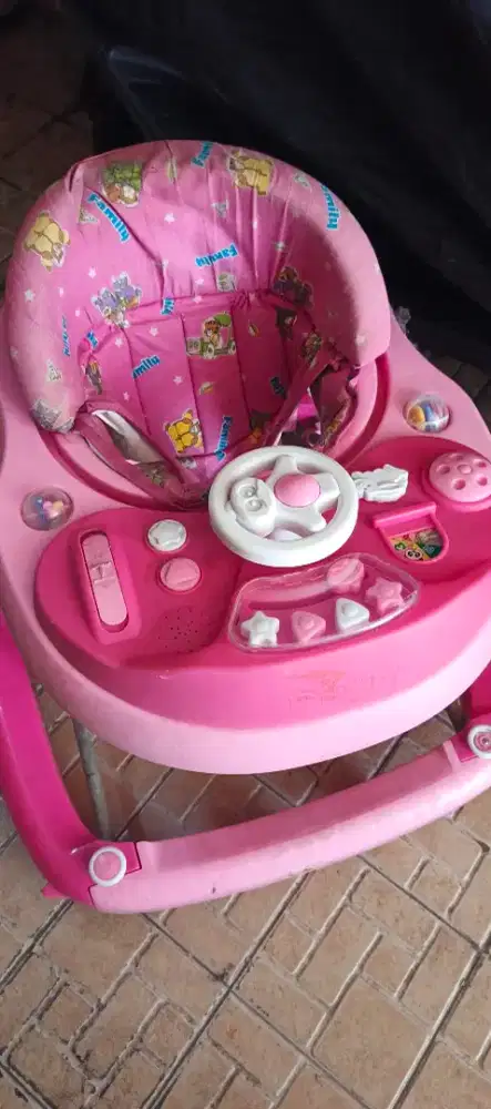 Baby walker family musik off