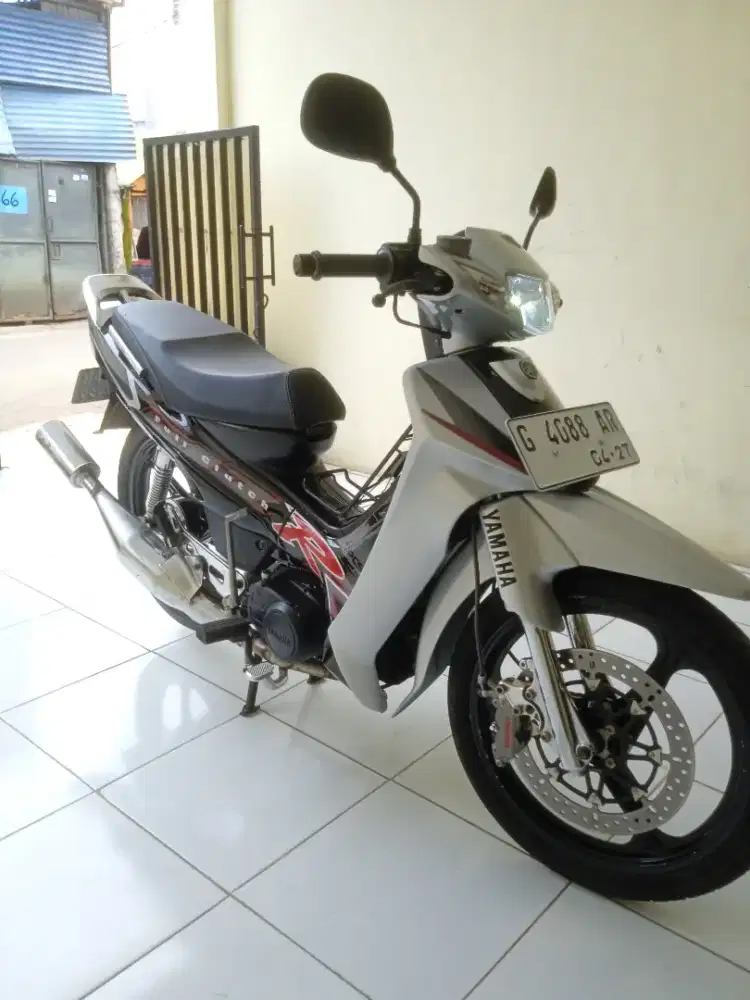 YAMAHA F1ZR 2002