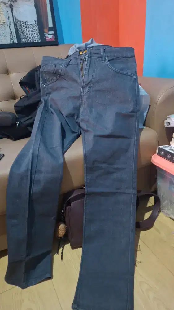 Celana Abu2 Levis