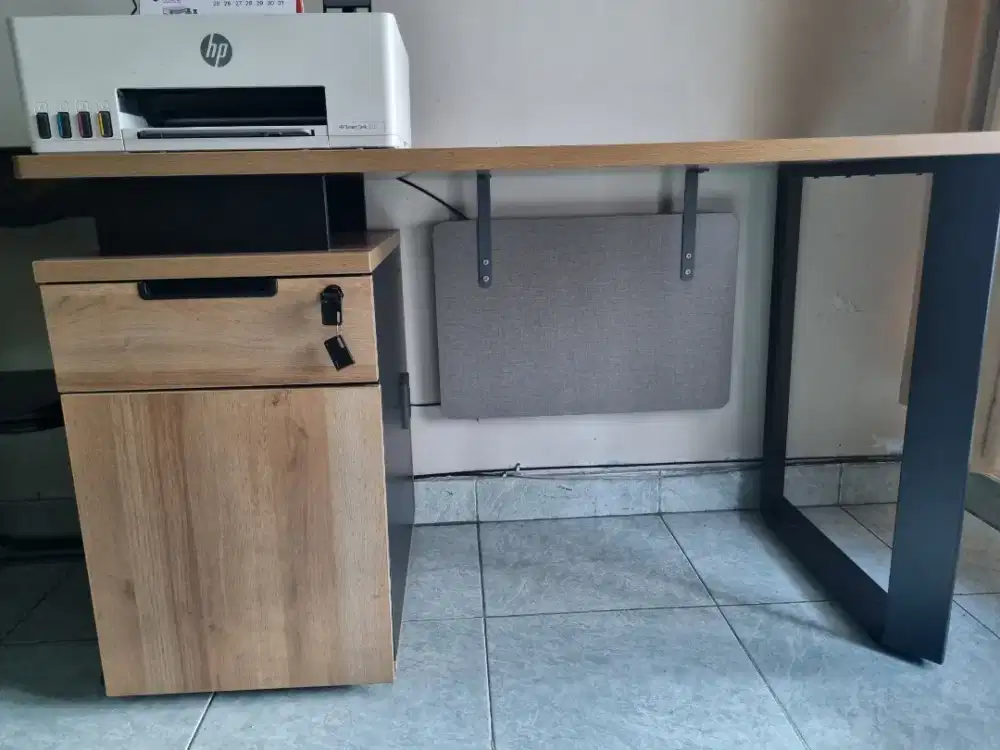 Meja Kerja Masih Bagus