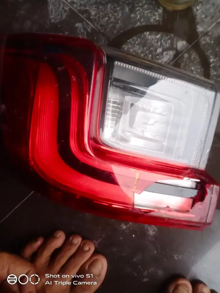 POLES LAMPU MOBIL